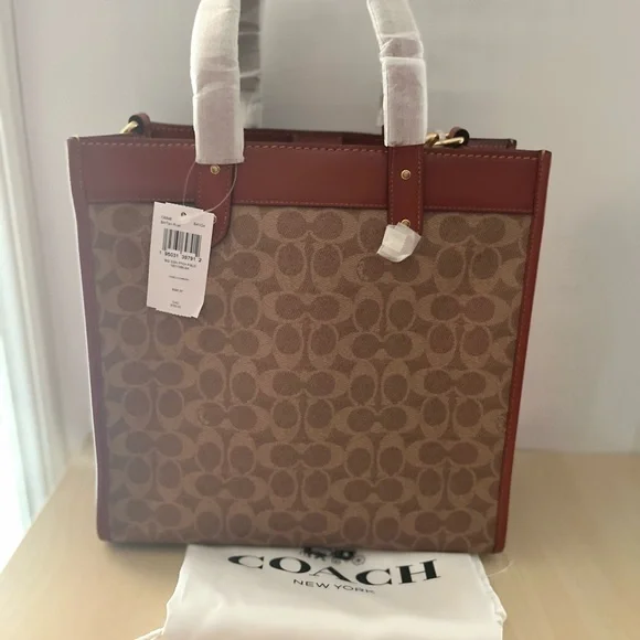 New Coach Field Tote In Signature Canvas With Patches - Picture 7 of 7